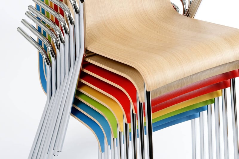 Auch als Armlehnenstuhl ist der Mailand AL stapelbar