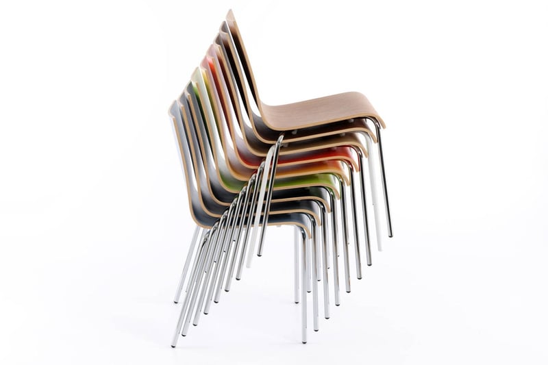 Die Stühle der Mailand Familie lassen sich gut stapeln