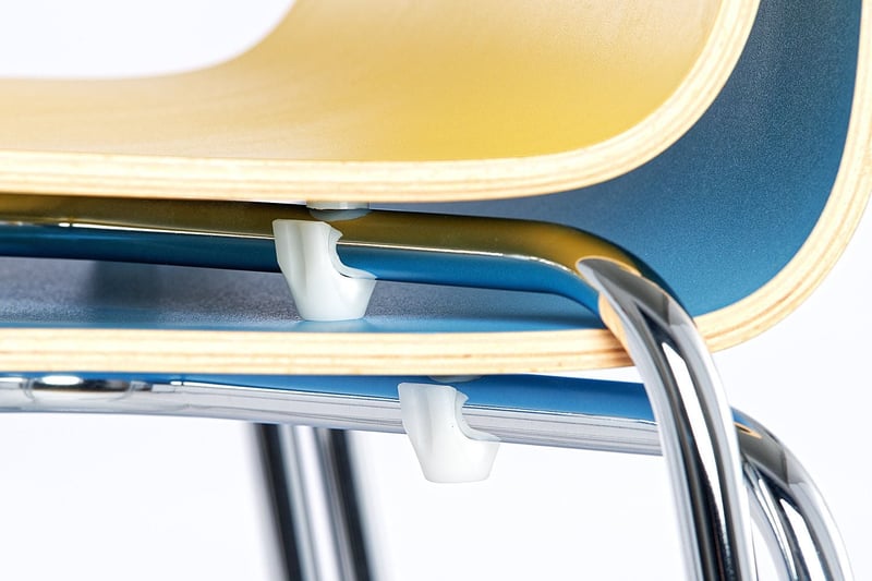Die Abstandhalter unter der Sitzschale bestehen aus Kunststoff