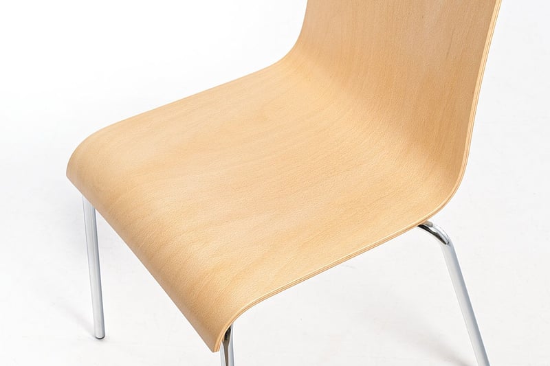 Holz und Metallgestell sind aufeinander abgestimmt