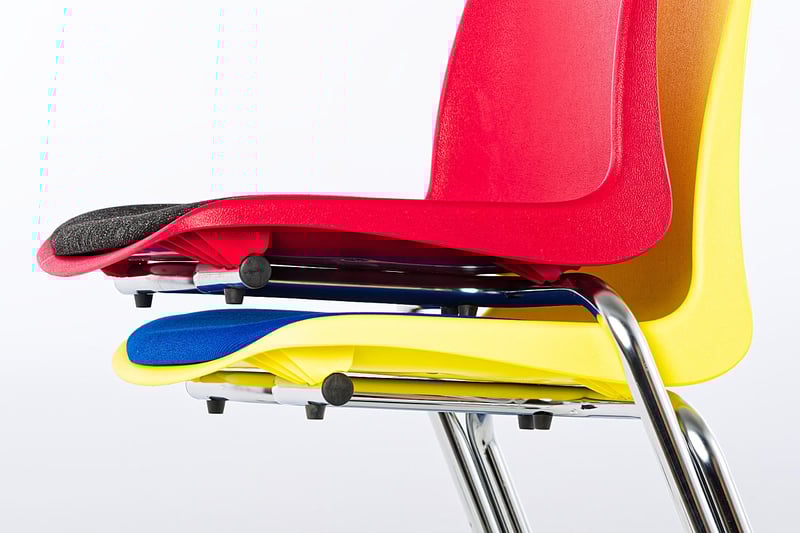 Der Freischwingerstuhl Mali FS SP ist verschieden konfigurierbar