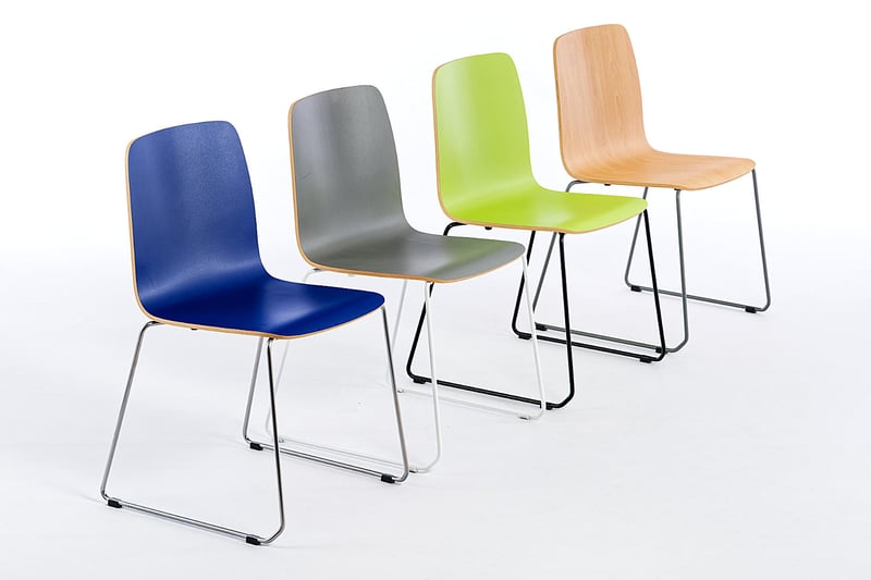 Der Stuhl Manila KU ist in verschiedenen Ausführungen erhältlich