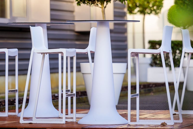 Unsere Melbourne Barhocker sind perfekt für Outdooreinsätze