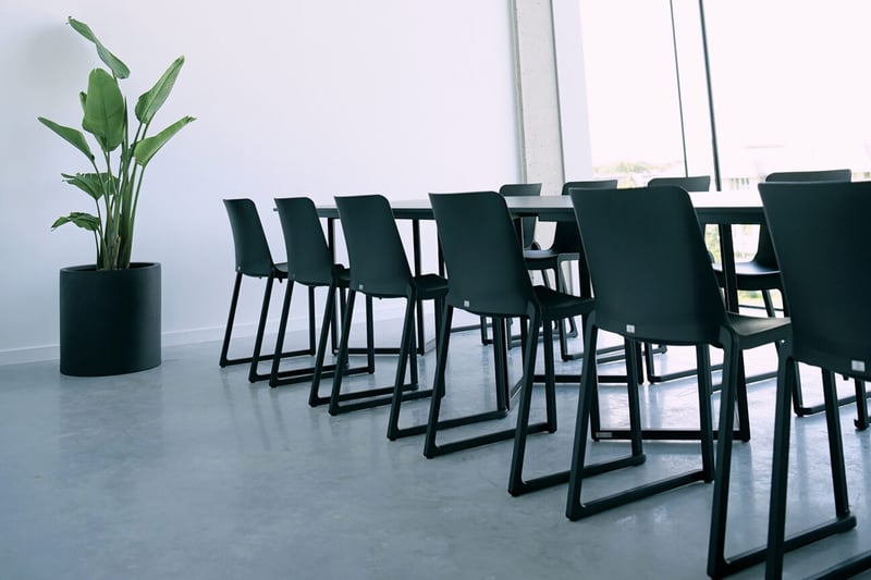 Die stapelbaren Kunststoffstühle Melbourne sind robust und zeitlos