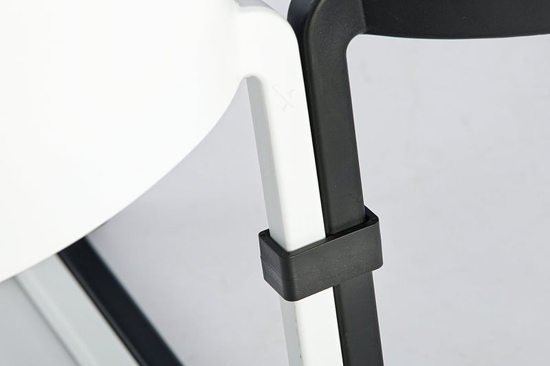 Reihenverbinder sorgen für eine feste Verbindung zwischen den Stühlen