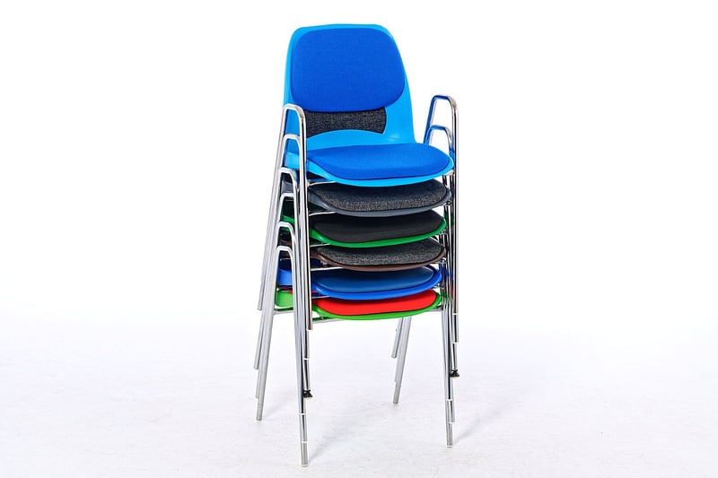 Seine Stapelbarkeit macht den Mila AL SP RP zu einem flexiblen Veranstalungsstuhl