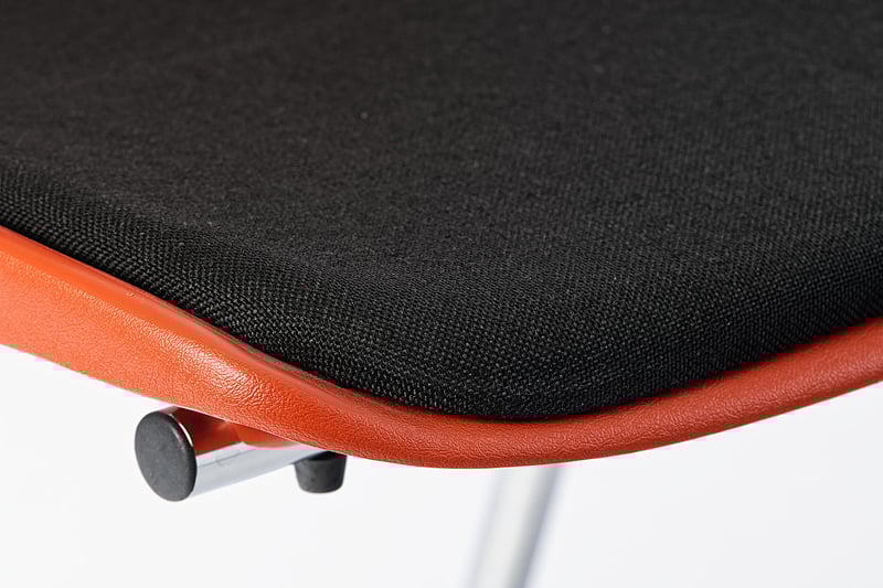 Das Sitzpolster ist hochwertig verarbeitet