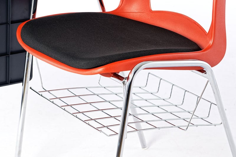 Ein optionaler Ablagerahmen ist einhängbar