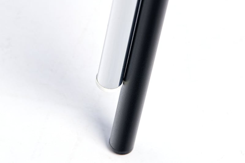 Pulverbeschichtung oder Verchromung sind mögliche Oberflächengestaltungen des Stuhlgestells