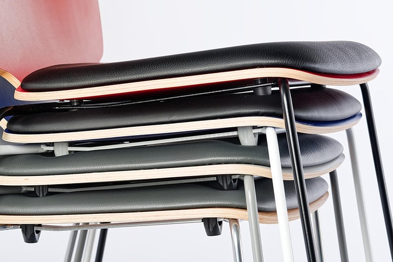 Der Stapelschutz schont die Stühle