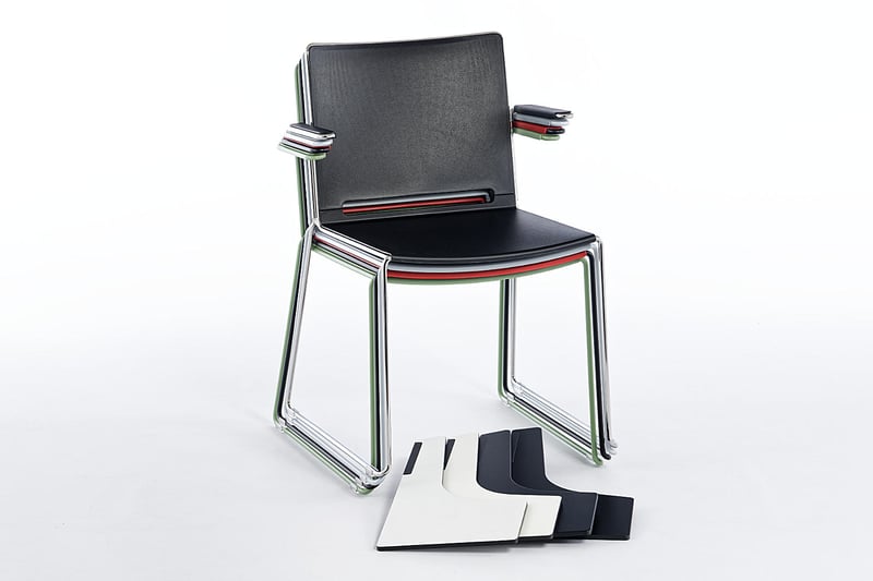 Die Multan AL ST können mit abgenommenen Schreibtablar gestapelt werden