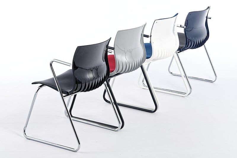 Die spiegelnden Rückseiten bieten in hellen Räumen eine leichtigkeit