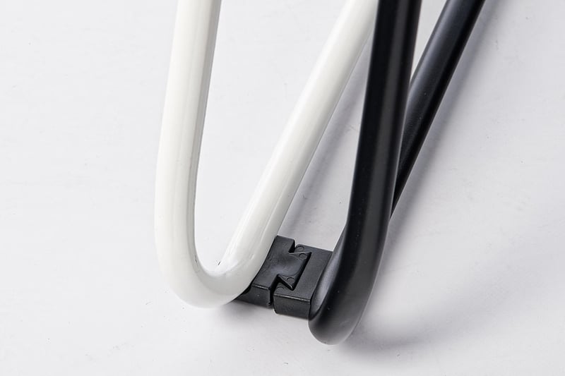 Durch leichtes Stecken können Stühle schnell in und aus einer Reihe gebracht werden