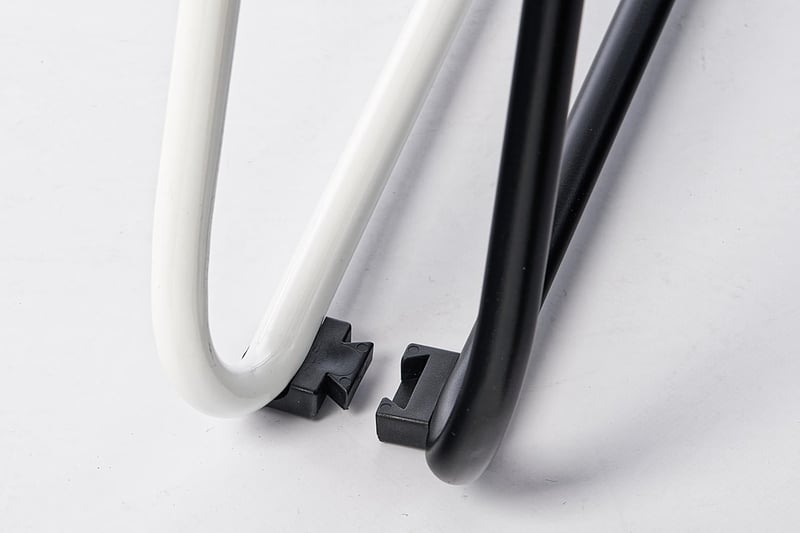 Wenn nicht verbunden fallen die Reihenverbinder an den Füßen kaum auf