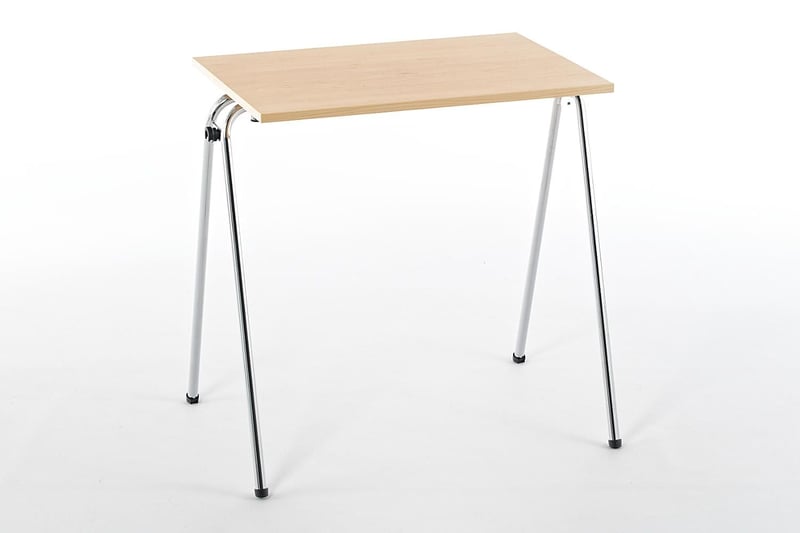 Stapelbare Seminartische mit Reihenverbindern