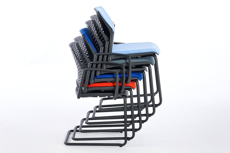 Gestapelt beansprucht der Paris FS AL nur geringen Platz