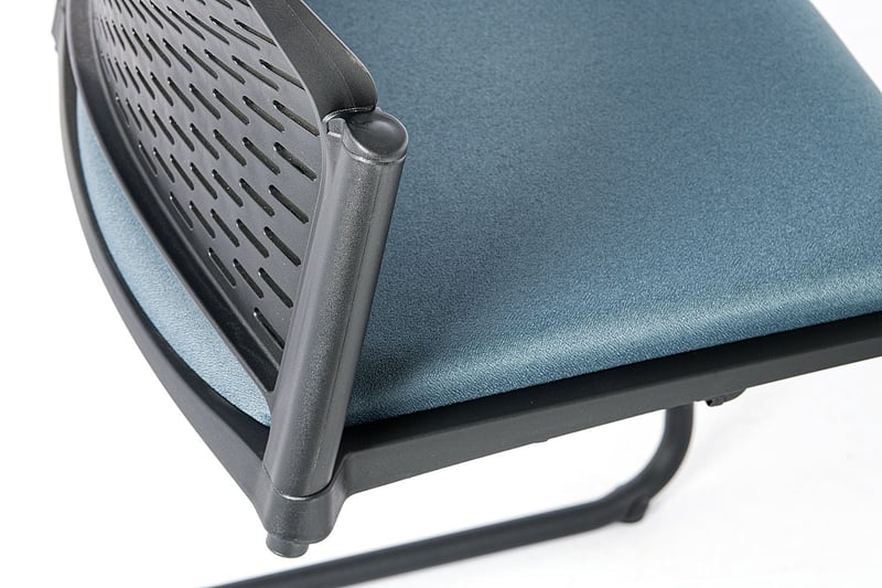 Die Rückenlehne ist fest am Stuhl befestigt