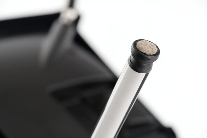 Filzgleiter am Fuss des Gestells vom Stapelstuhlel Paris