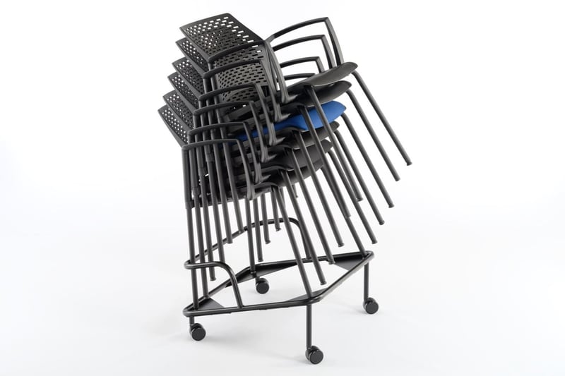 Mit dem Transportwagen lassen sich die Kunststoffstühle der Modellfamilie Paris einfach zum Bestimmungsort transportieren