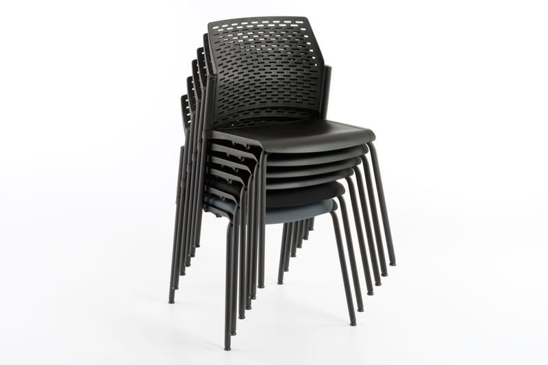 Unsere Kunststoffstühle lassen sich hoch stapeln