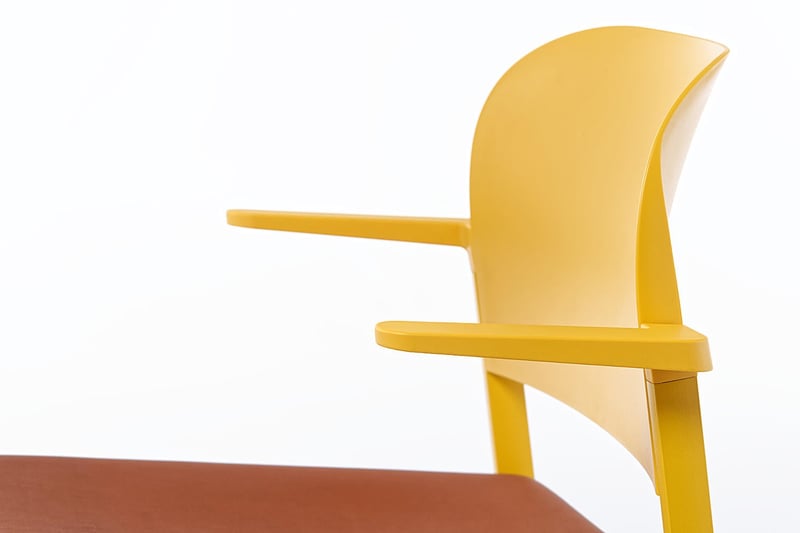 Die Rückenlehne ist ergonomisch gebogen und damit sehr angenehm