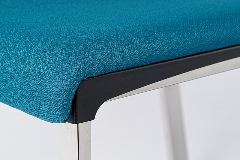 Die abgerundete Sitzkante bietet ein sehr angenehmes Sitzgefühl