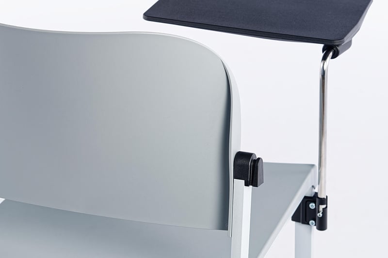 Die Tablare und Tablarhalter sind schnell montiert und bei Bedarf auch abmontiert