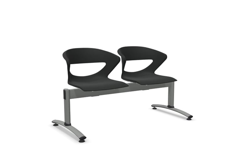 Die Traversenbänke sich auch mit schwarzen Kunststoffsitzschalen wählbar