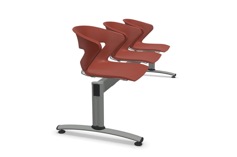 Unsere 3er Pisa Bank mit ziegelsteinroten Kunststoffsitzschalen