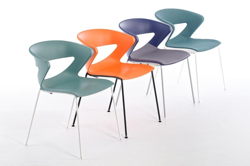 Der farbenfrohe Pisa Stapelstuhl ist der stabil