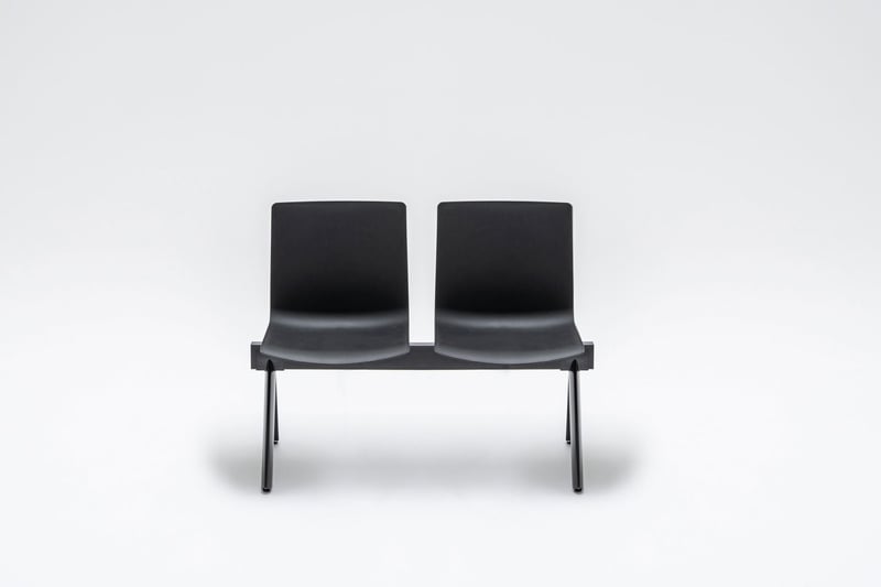 Als Zweisitzer kann die Traversenbank in sehr kleinen Bereichen gestellt werden