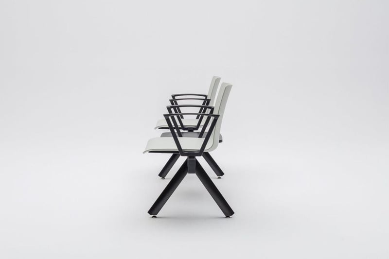 Für große Wartebereiche und Wartezimmer eignen sich die Wartebänke