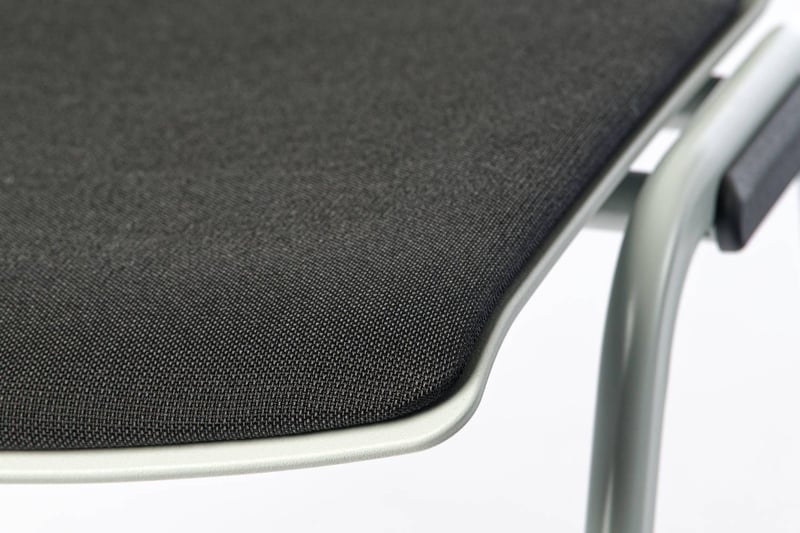 Die Sitzfläche ist vorne leicht abgerundet