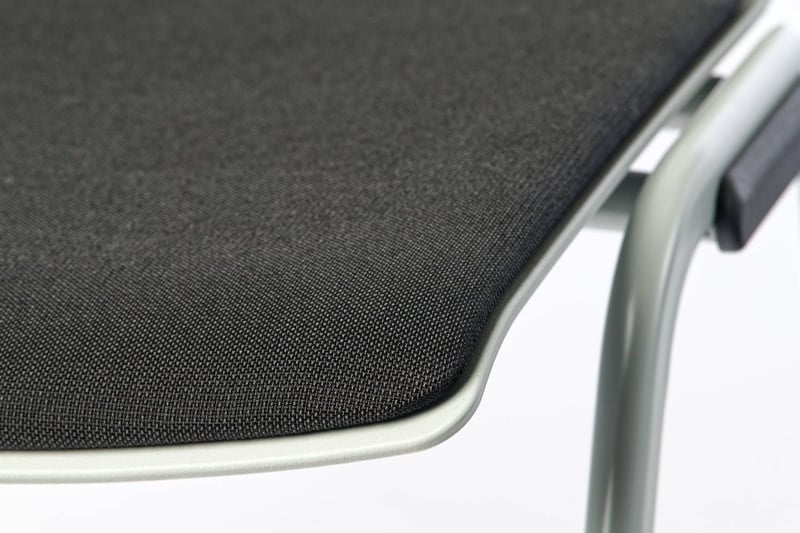 Als Polsterbezug können verschiedene Stoffarten gewählt werden