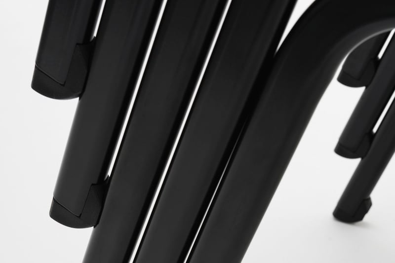 Der Kunststoffstapelschutz verhindert ein Verkratzen am Gestell