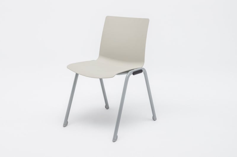 Die Rhodos Kunststoffstühle erscheinen im einheitlichen Bild