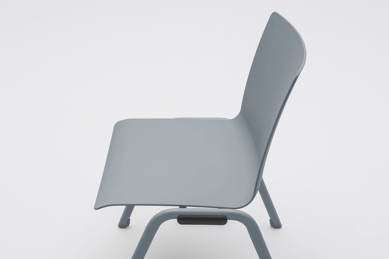 Die breite Sitzfläche läd zum bequemen Sitzen ein