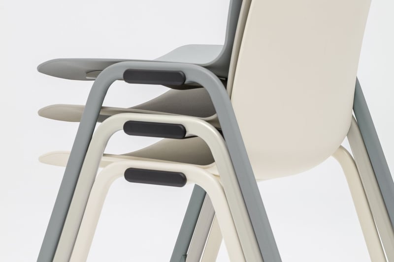 Durch den Stapelschutz entstehen feste hohe Stuhlstapel