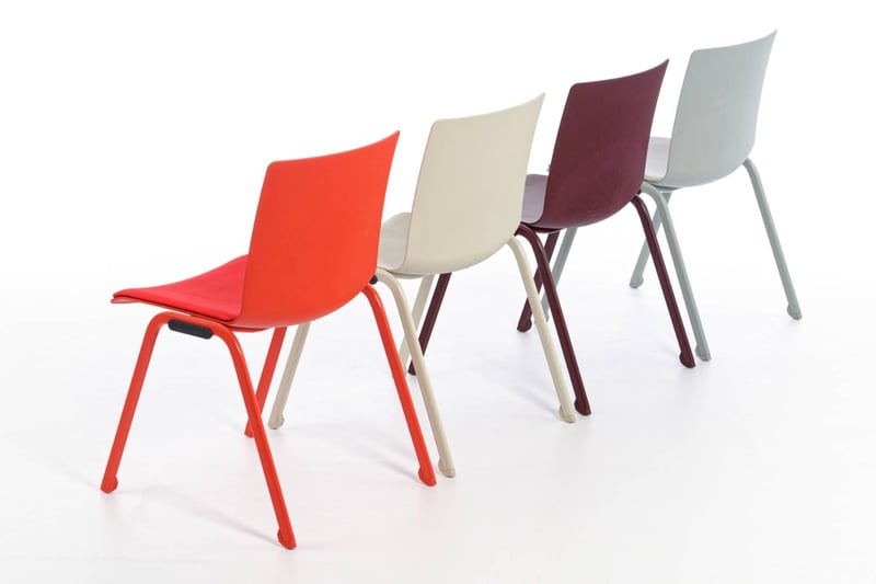 Stuhlreihen sehen ordentlich und gleichmäßig aus