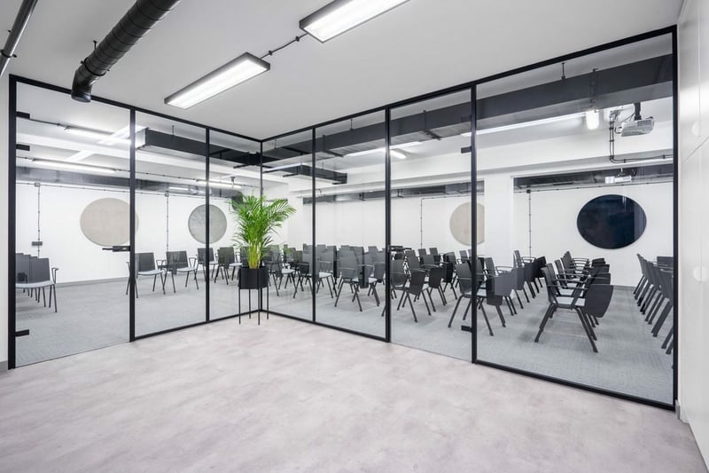 Unsere Rhodos Stapelstühle geben ein ordentliches Bild