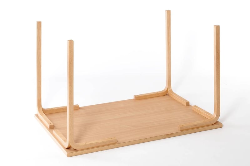 Jedes Tischbein ist für sich allein verschraubt