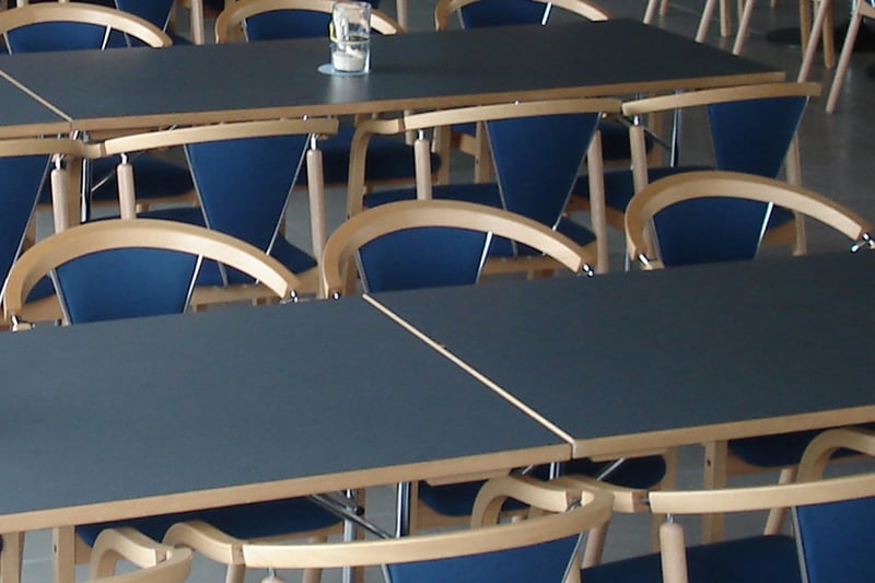 Verschiedene Laminattischoberflächen stehen zur Auswahl