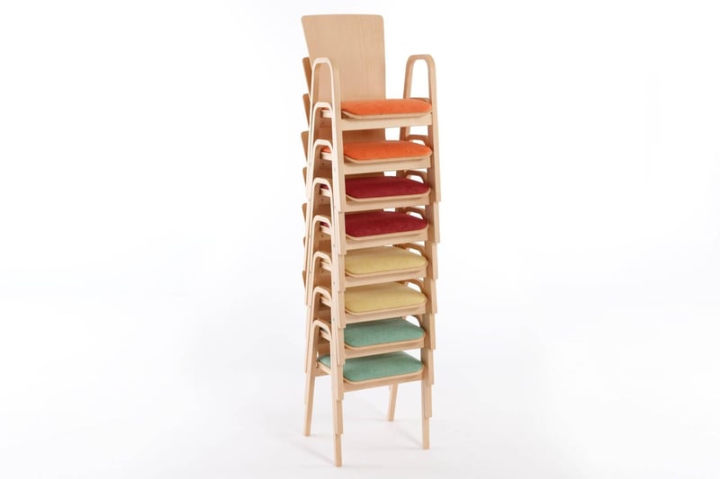 Bei Nichtbedarf machen sich die Sydney-Stühle schmal