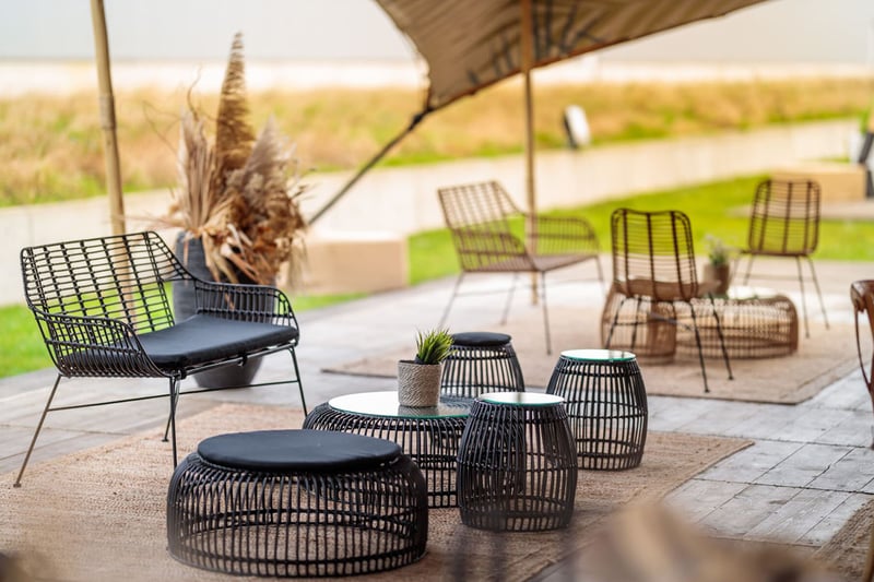 Die PE Rattanbänke können auch in Außenbereichen gestellt werden