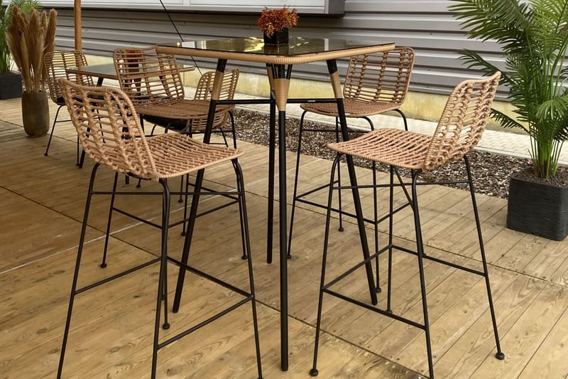 Die PE Rattan Barhocker Sylt sind sehr robust und pflegeleicht
