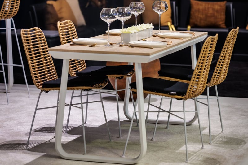 In Cafes und Restaurants geben unsere Rattanstühle ein angenehmens warmes Ambiente