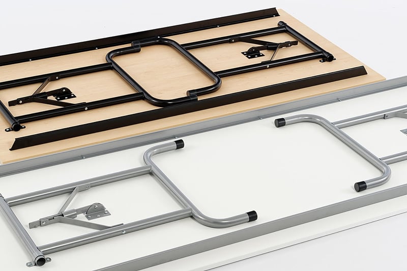 Die Beine der Klapptische lassen sich in jeder Tischgröße flach einklappen