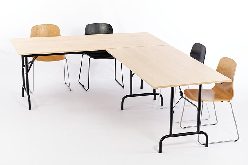 Die Klapptische geben ein ordentliches stabiles Bild