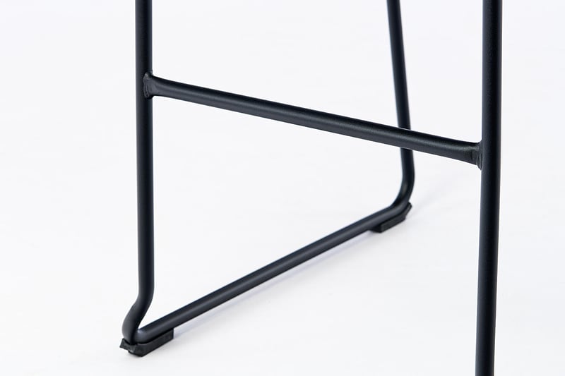 Die Querstange am Gestell sorgt für noch mehr Stabilität und Sitzkomfort