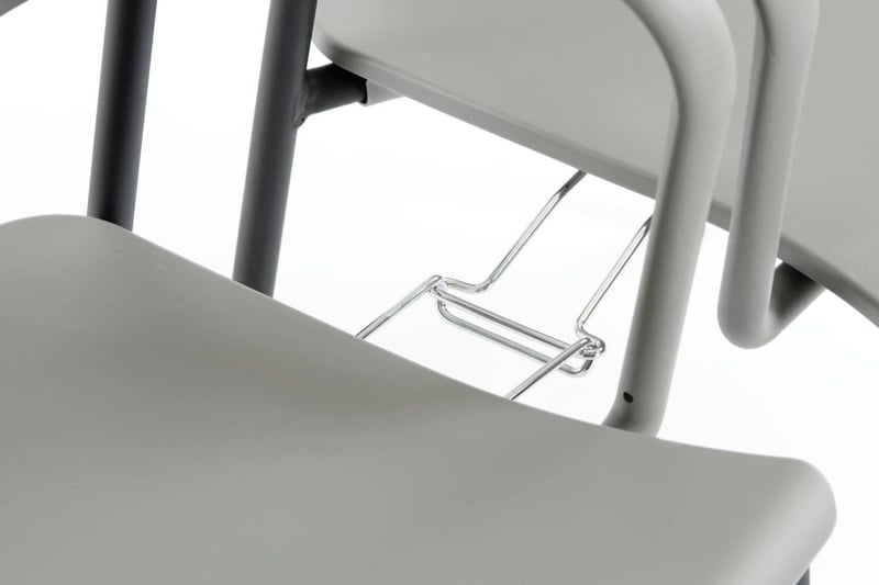 Unter der Sitzfläche optional integrierte Verbinder sind immer einsatzbereit